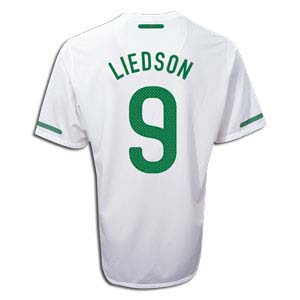 2010-11 Portugal World Cup Away (Liedson 9)