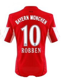 2010-11 Bayern Munich Home Shirt (Robben 10)