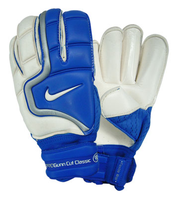 T90 Gunn Cut Classic Goalkeeping Gloves