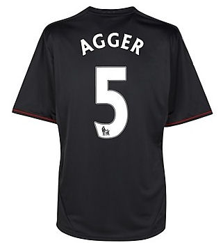 Liverpool-away-shirt-2011-12-Agger-5 