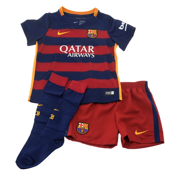 Football kits kids Youngsters can wear their pride on their sleeve in a wear from our football kit collection. Whether it be a replica of a favourite team’s strip or from a sporting name ready for the Sunday league, our footballing wardrobe from the most elite names in the game will have them kitted out ready for action.