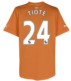 2011-12 Newcastle Puma Away Football Shirt (Tiote 24)