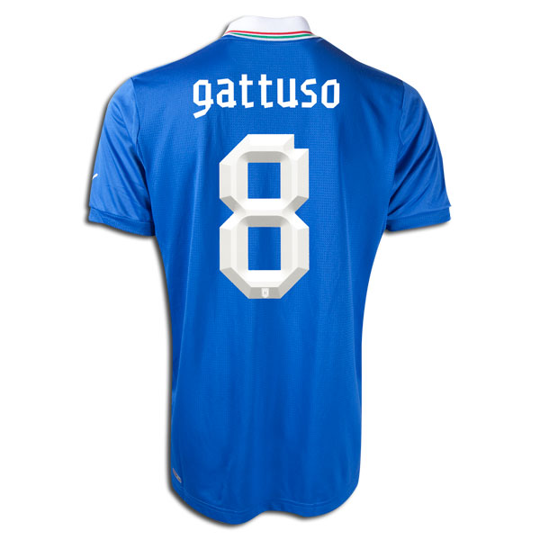 2012-13 Italy Home Shirt (Gattuso 8)