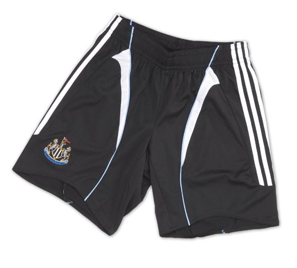 newcastle_home_shorts_0708.jpg