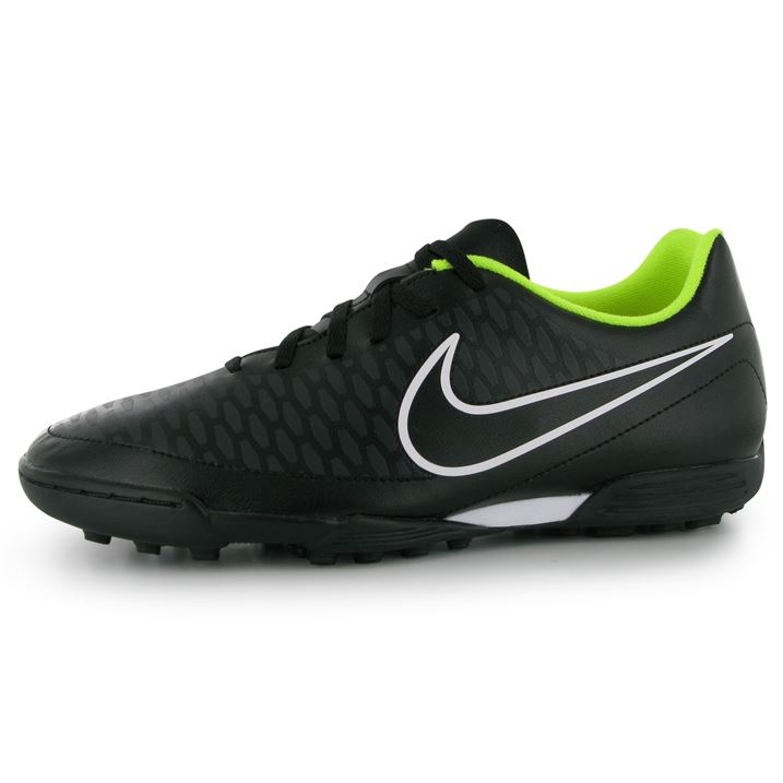 boys nike football trainers