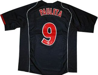 Trouver le bon joueur Pauleta_psg_home_0405
