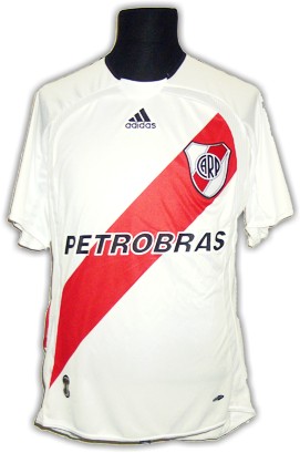 06 07 River Plate home