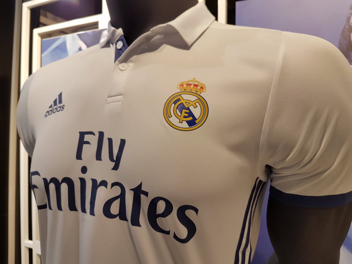 Real Madrid Home Kit 2016-17 Crest