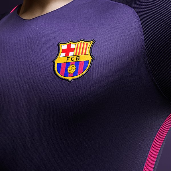 fc-barcelona-16-17-away-kit-crest