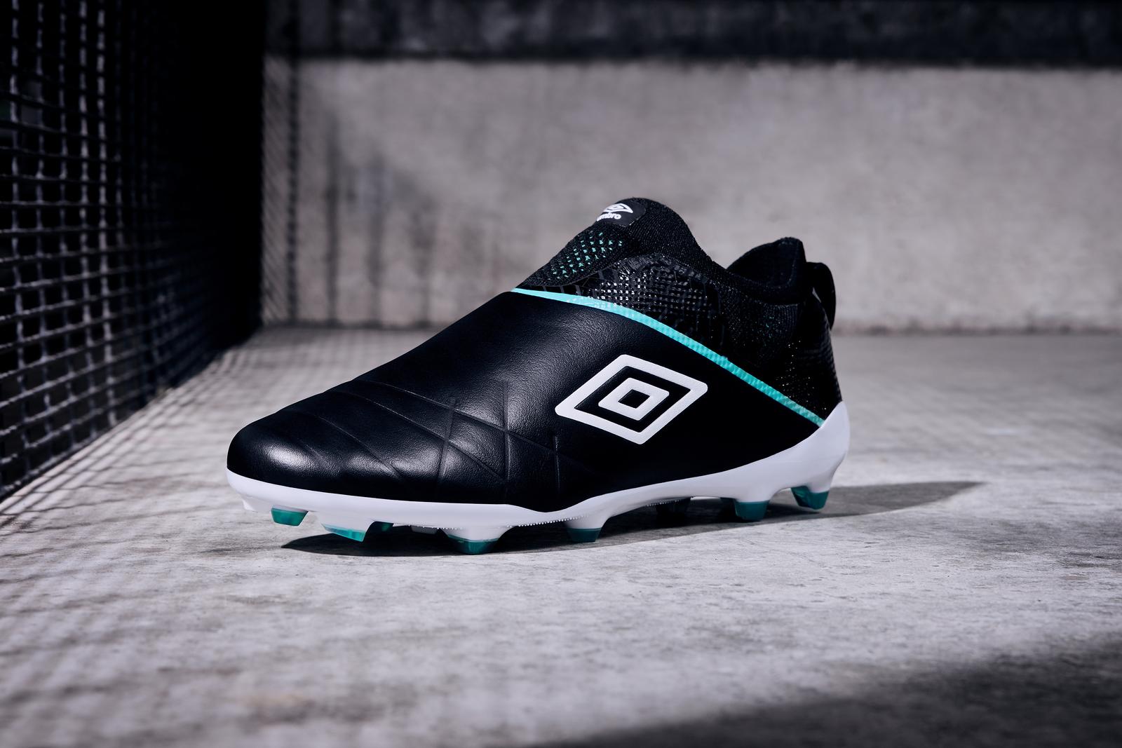 The First Ever Umbro Laceless Boots 